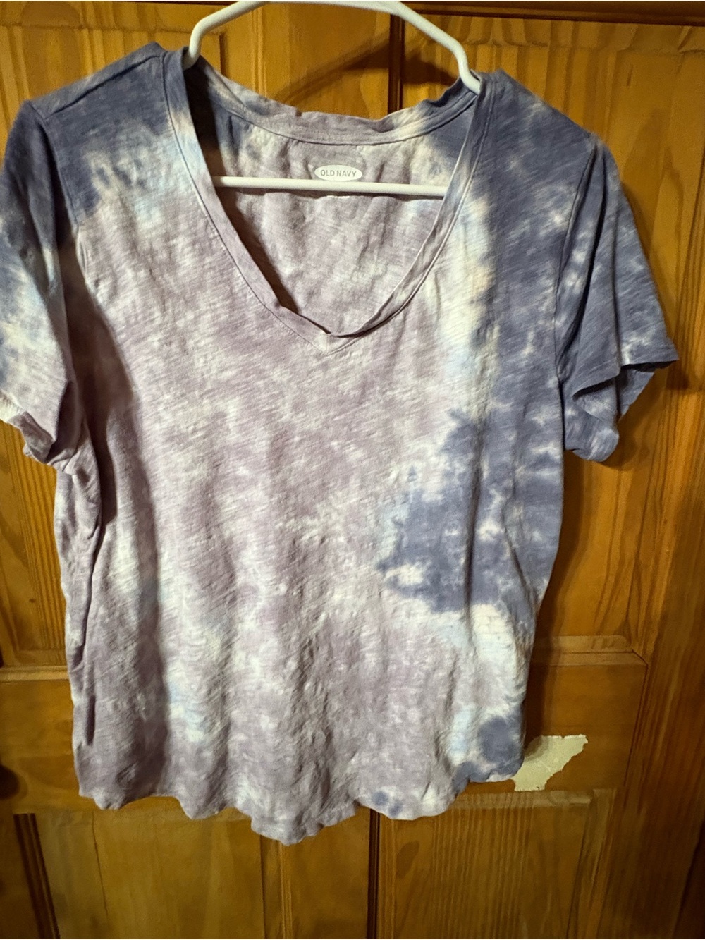 Old Navy Lavender and White Tie-Dye V-Neck Tee